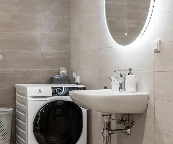 Center Free Parking Reval